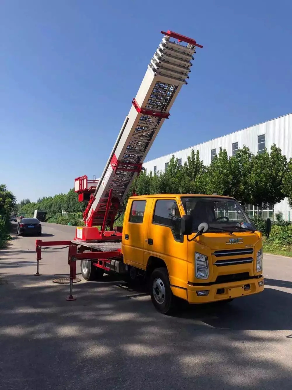 巨鹿县附近的云梯车出租服务：轻松解决高空作业需求