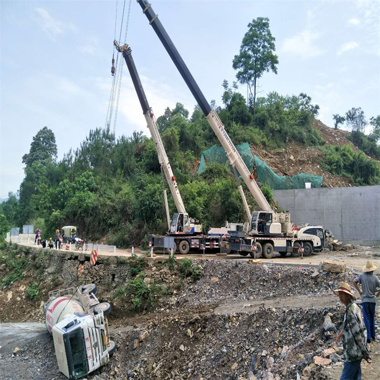 巨鹿县汽车掉沟里叫吊车救援要多少钱