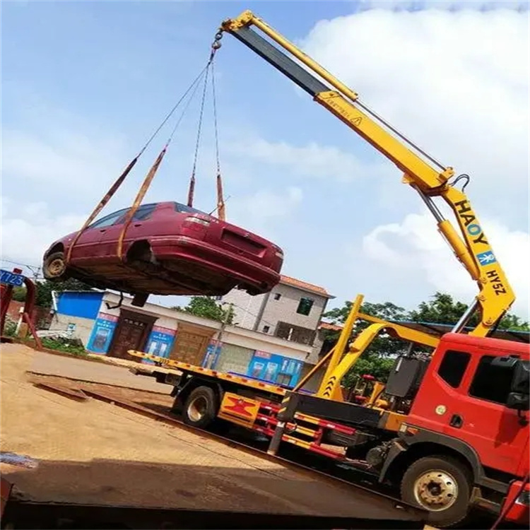 巨鹿县吊车吊汽车的正确方法